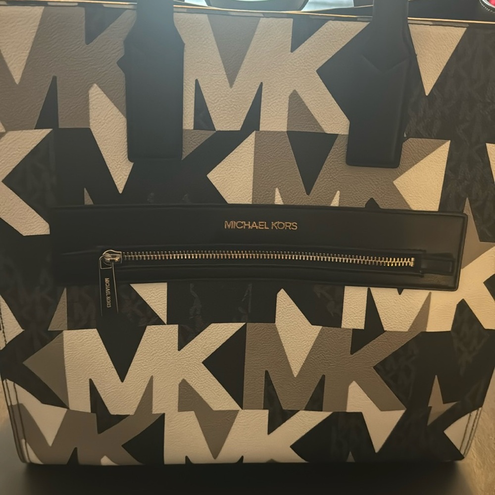Michael Kors White & Black Crossbody Tote With Snap closure